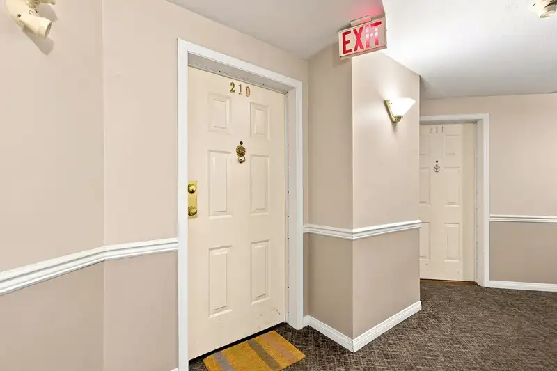 210 7171 121 STREET - photo 4 of 22