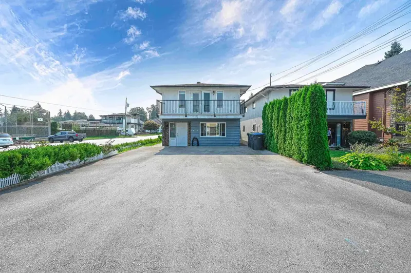 1818 FRASER AVENUE - photo 1 of 25