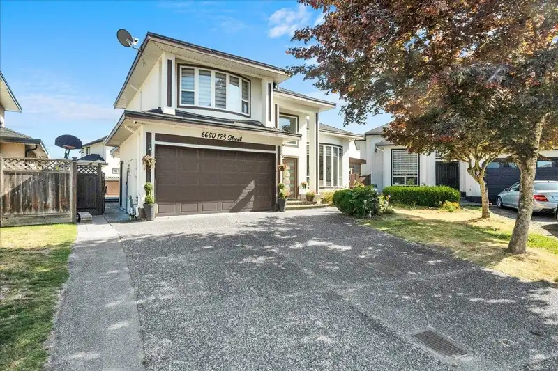 6640 123 STREET - photo 3 of 25