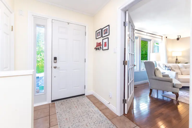 20290 GRADE CRESCENT - photo 4 of 25