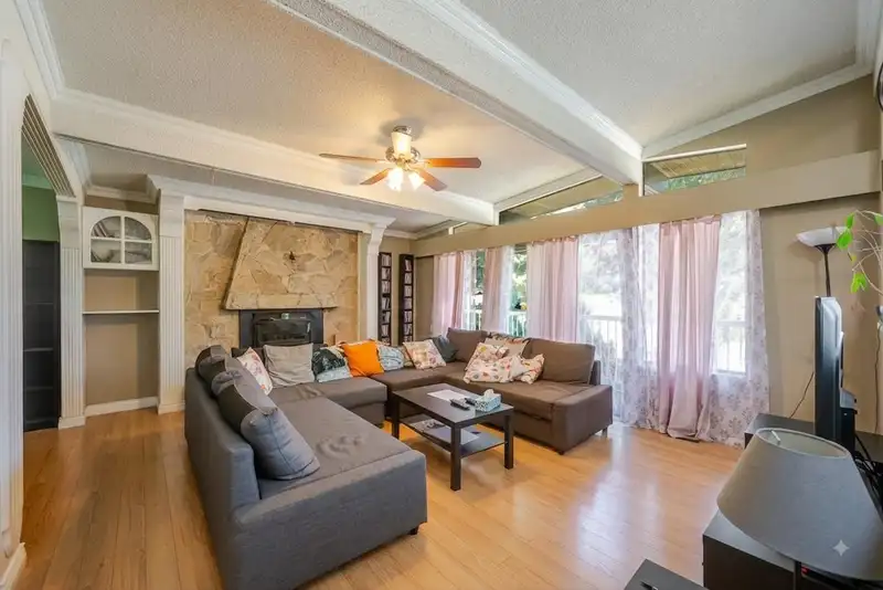 13945 116 AVENUE - photo 4 of 40