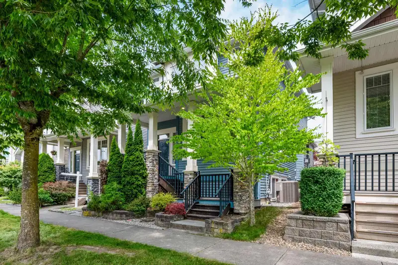 19393 66 AVENUE - photo 1 of 40