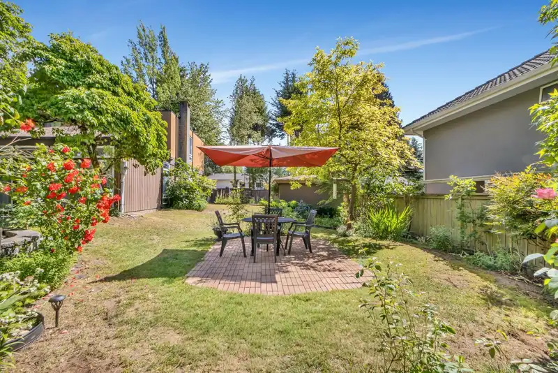 14246 102 AVENUE - photo 3 of 40