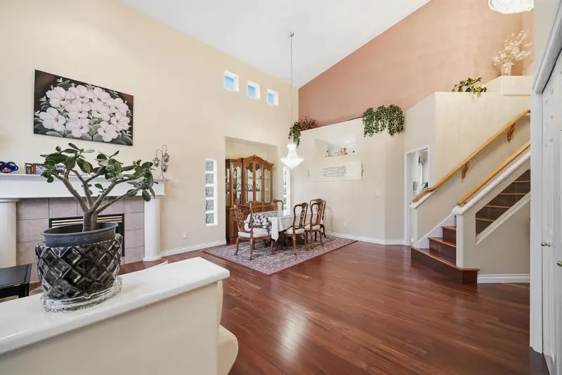 30 LINDEN COURT - photo 3 of 25