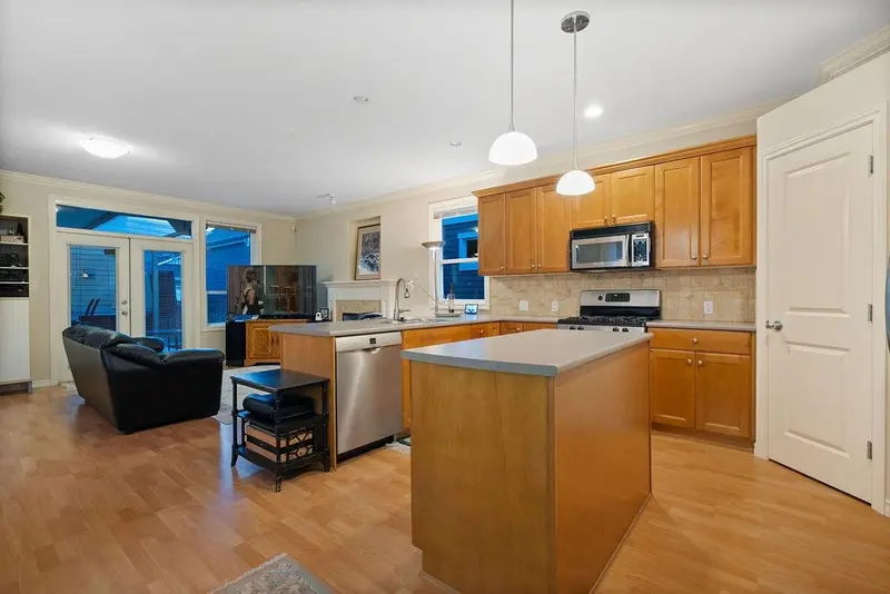 12300 BUCHANAN STREET - photo 3 of 25