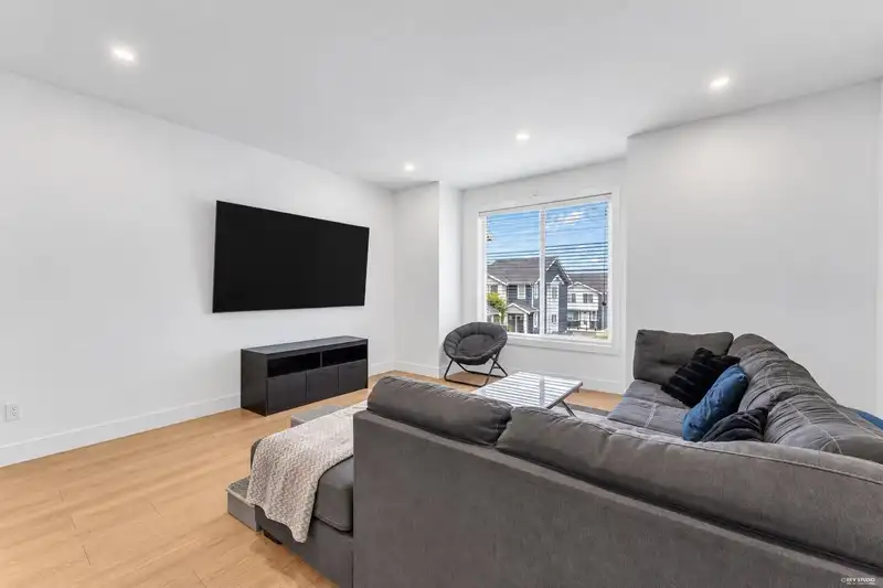 32 14355 62 AVENUE - photo 3 of 34