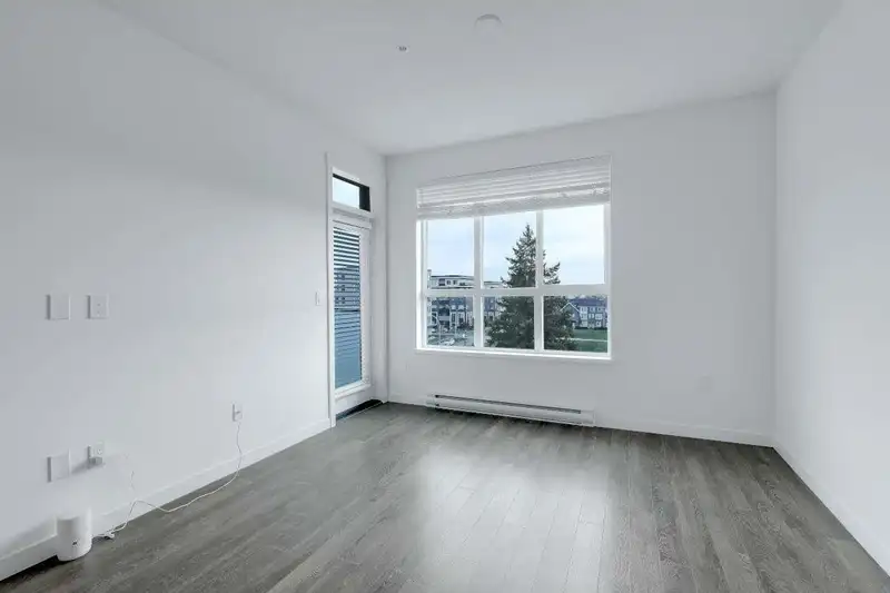 427 15738 85 AVENUE - photo 4 of 25