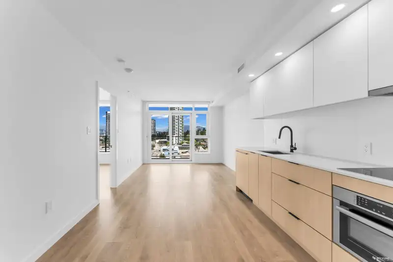 1111 13738 CENTRAL AVENUE - photo 1 of 31