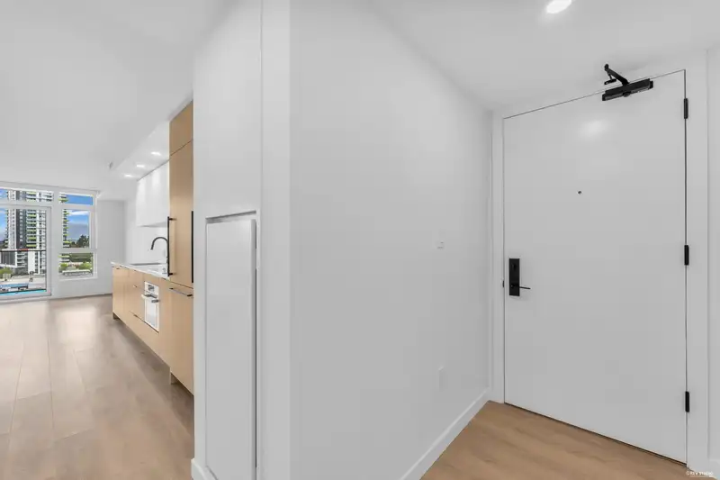 1111 13738 CENTRAL AVENUE - photo 4 of 31
