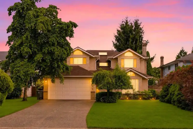 15578 112A AVENUE - photo 1 of 40