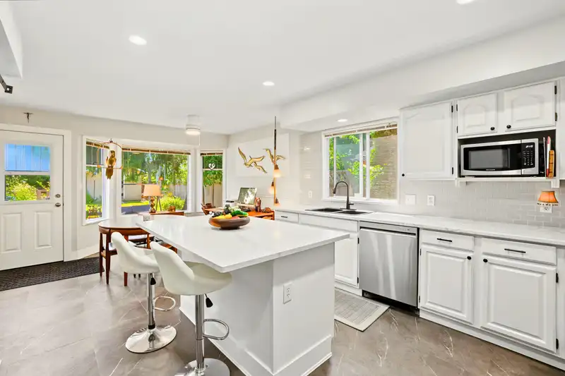 15578 112A AVENUE - photo 4 of 40
