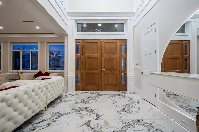 13110 57 AVENUE - photo 4 of 40