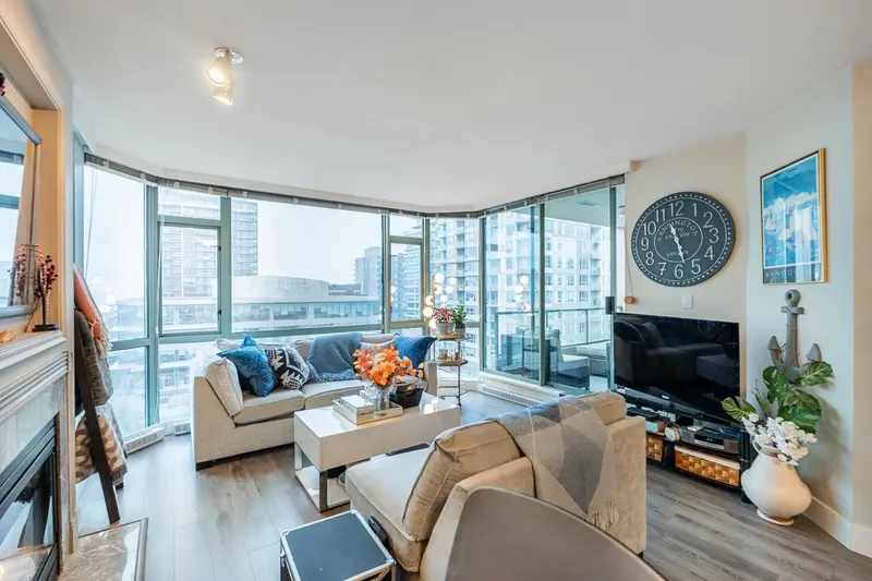 903 140 E 14TH STREET - photo 3 of 25