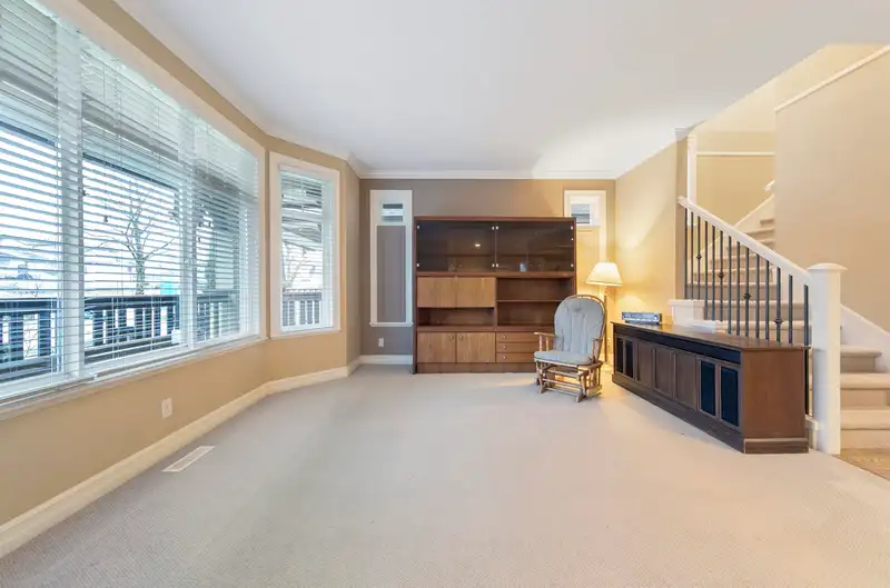 14731 59A AVENUE - photo 4 of 31