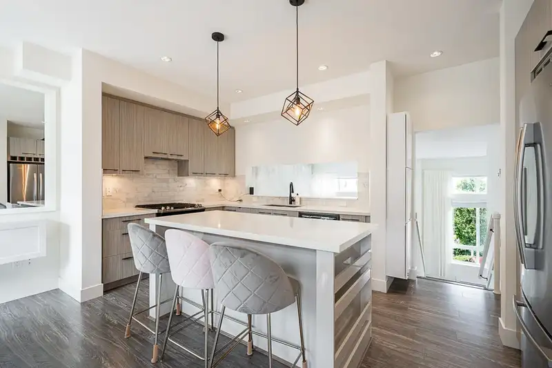 17 14057 60A AVENUE - photo 3 of 40