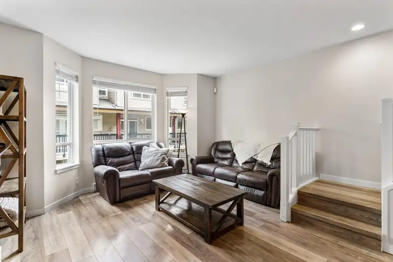 6 16772 61 AVENUE - photo 3 of 31