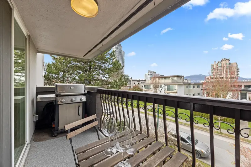 301 1352 W 10TH AVENUE - photo 4 of 14