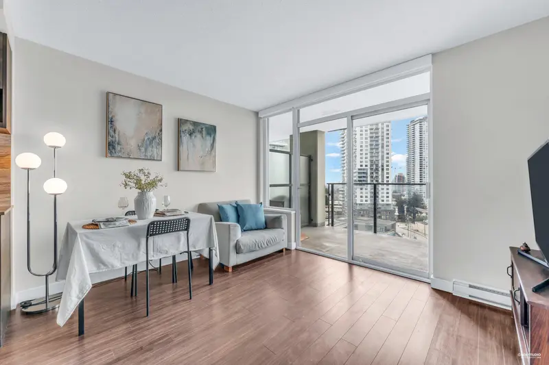 1501 570 EMERSON STREET - photo 3 of 25