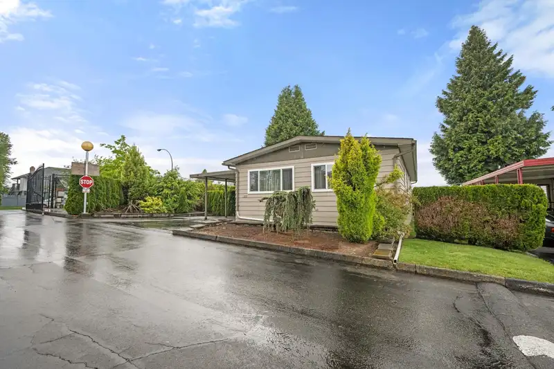 122 8234 134TH STREET - photo 1 of 32