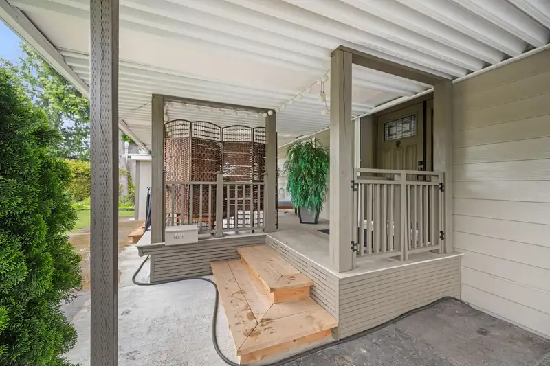 122 8234 134TH STREET - photo 2 of 32