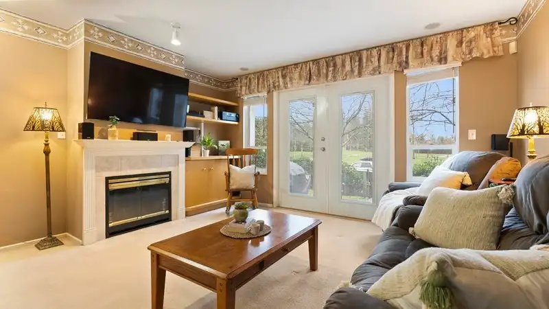 28 15488 101A AVENUE - photo 2 of 32