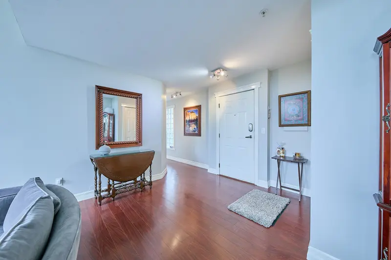 405 11519 BURNETT STREET - photo 3 of 25