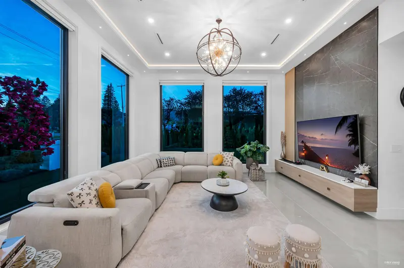 1390 SUTHERLAND AVENUE - photo 4 of 25