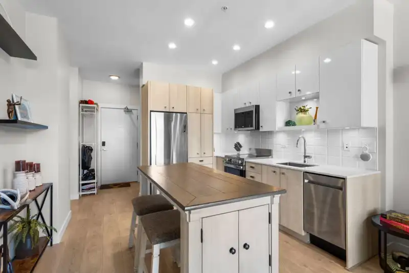 518 10838 WHALLEY BOULEVARD - photo 1 of 31