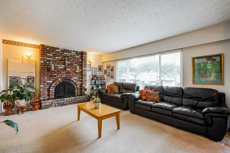 14145 101 AVENUE - photo 4 of 38