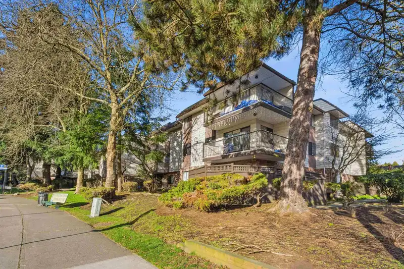 211 7426 138 STREET - photo 4 of 32