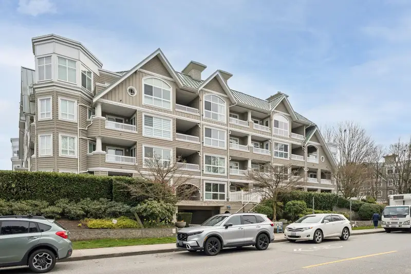 306 5500 LYNAS LANE - photo 2 of 25