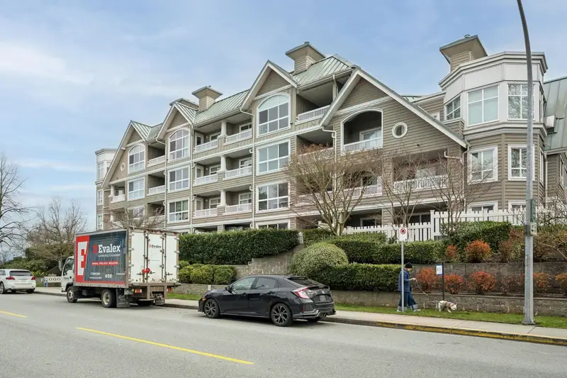 306 5500 LYNAS LANE - photo 3 of 25