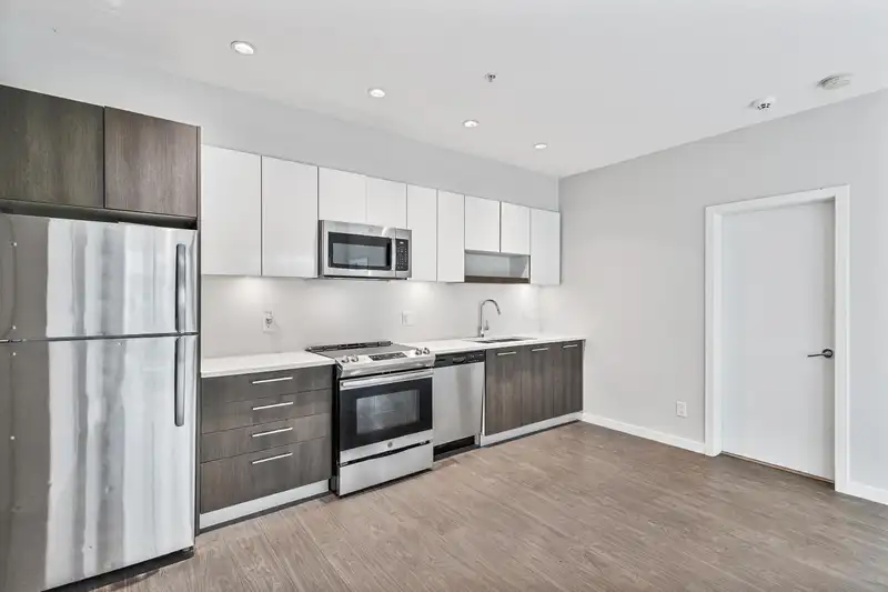 215 13768 108 AVENUE - photo 1 of 28