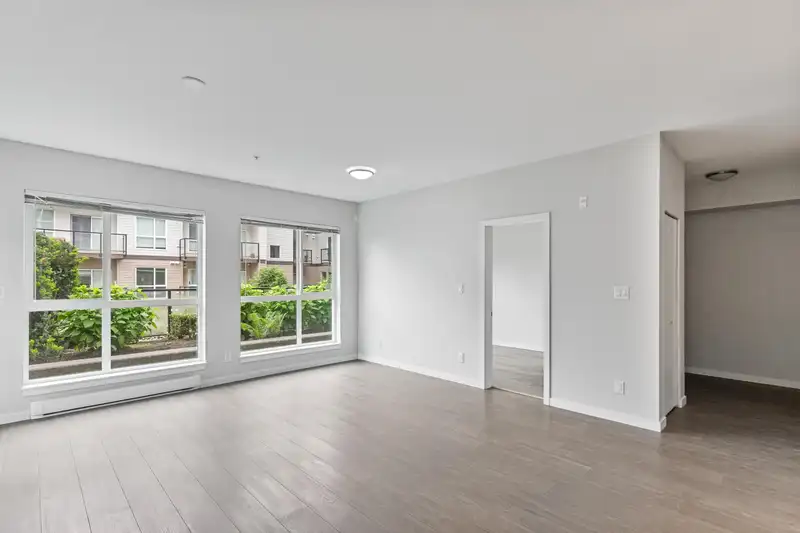 215 13768 108 AVENUE - photo 2 of 28