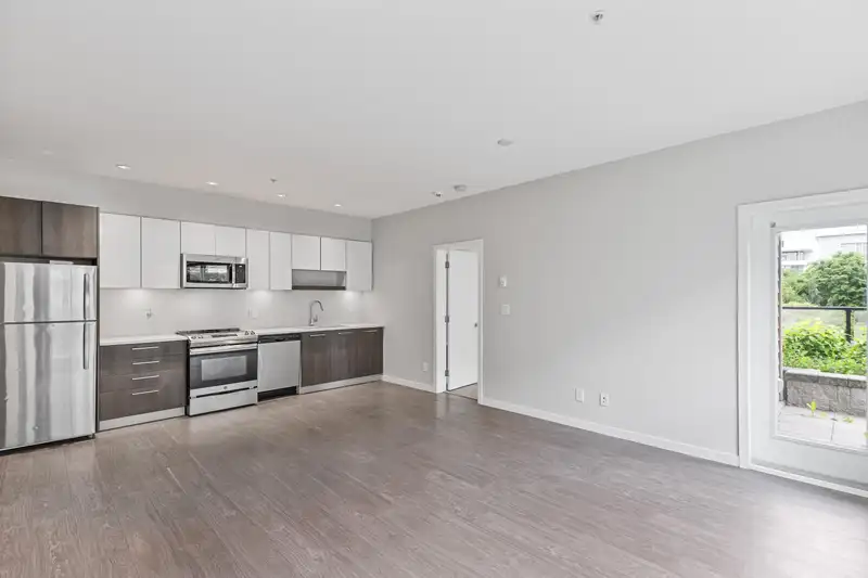215 13768 108 AVENUE - photo 4 of 28
