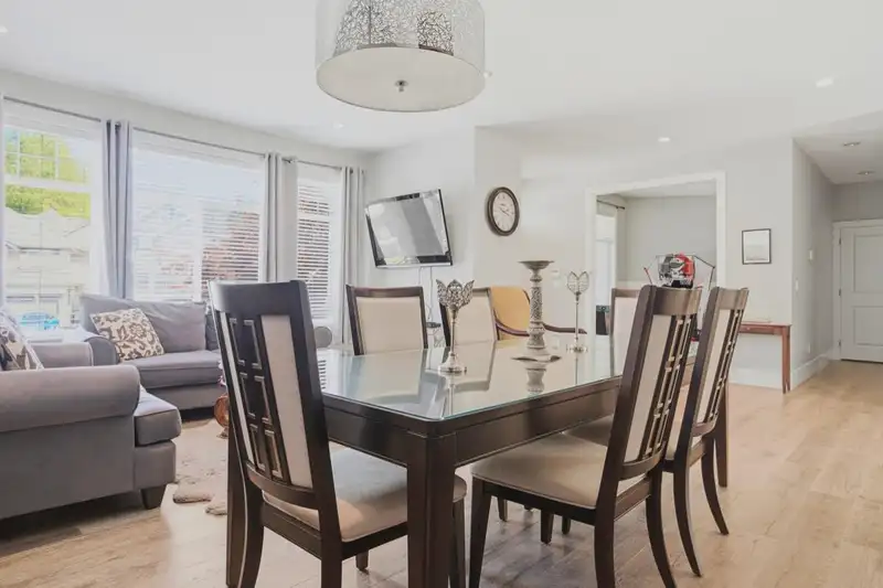 6071 145B STREET - photo 4 of 40