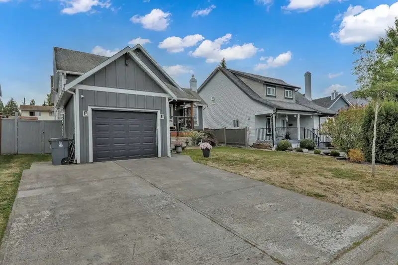 6331 135 STREET - photo 3 of 40