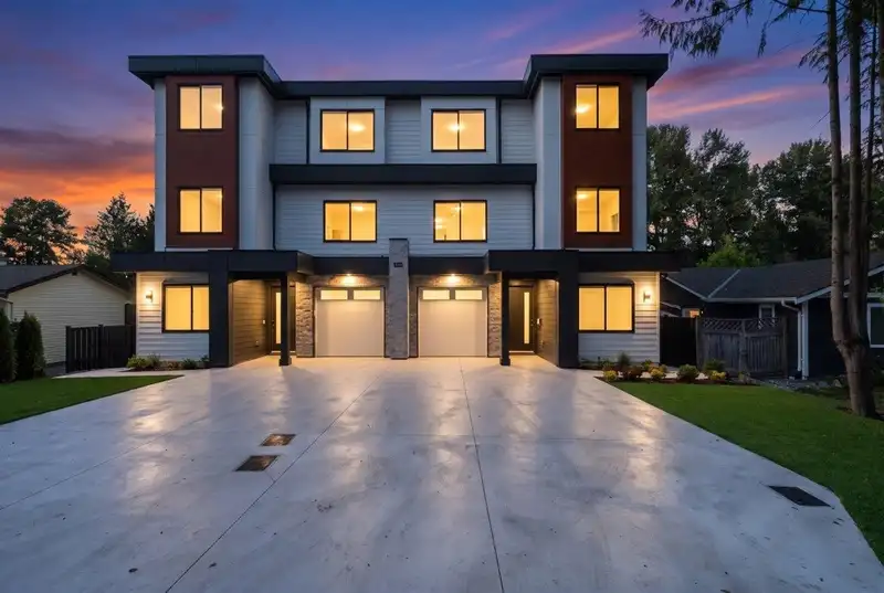 102 13437 CRESTVIEW DRIVE - photo 1 of 34