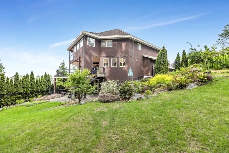 11377 158A STREET - photo 3 of 3