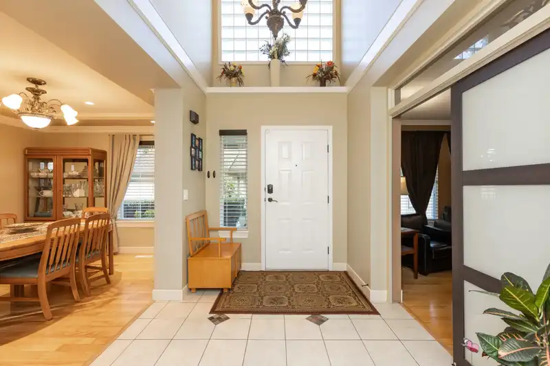 42 15860 82 AVENUE - photo 4 of 38