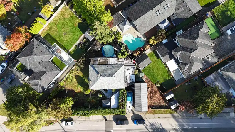 12585 100 AVENUE - photo 1 of 14