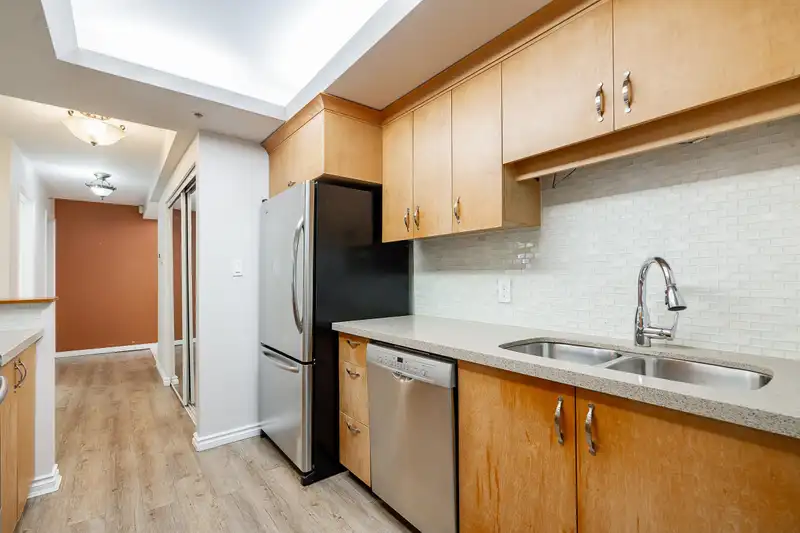 202 10899 UNIVERSITY DRIVE - photo 2 of 36