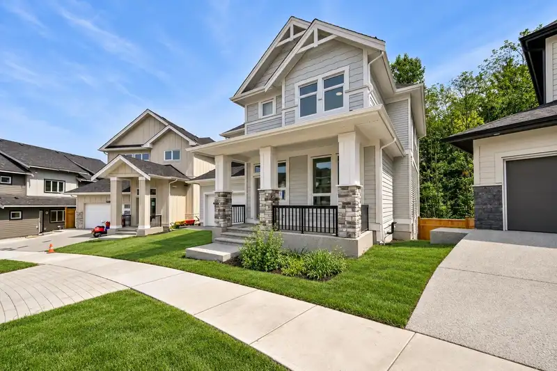 10112 ELDERBERRY CRESCENT - photo 4 of 33