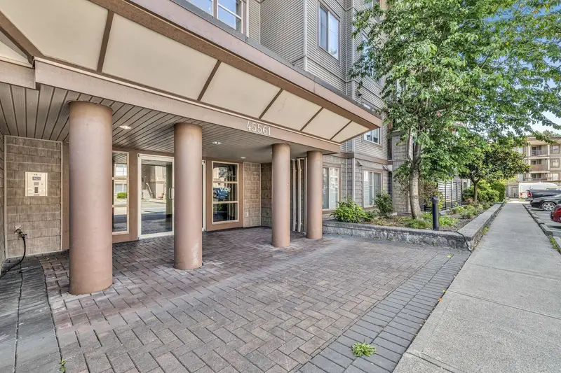 301 45561 YALE ROAD - photo 3 of 20