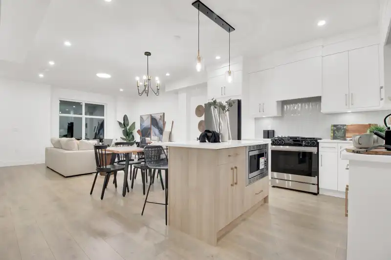 23 12770 105 AVENUE - photo 2 of 35