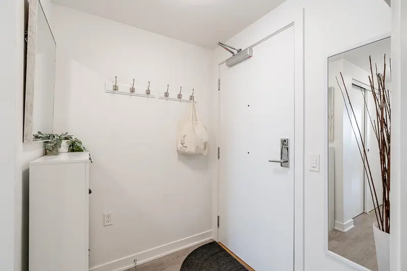 1406 1471 HUNTER STREET - photo 3 of 25