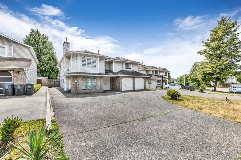 14290 91A AVENUE - photo 3 of 35