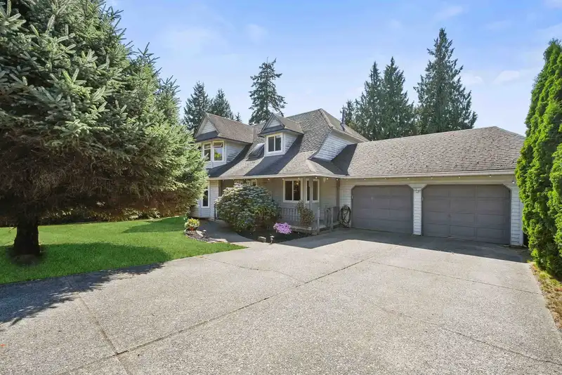 6083 181A STREET - photo 1 of 26