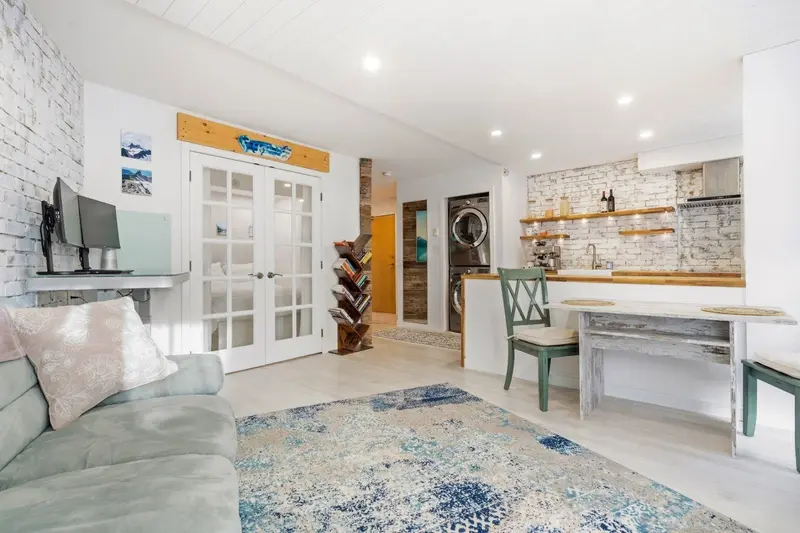 202 1199 SEYMOUR STREET - photo 3 of 25