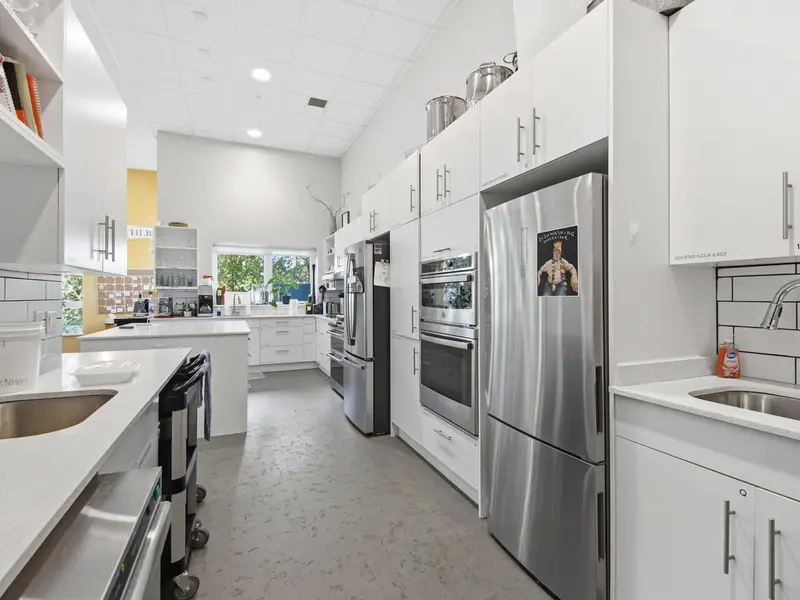 405 2137 CHESTERFIELD AVENUE - photo 3 of 25